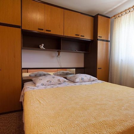 Apartments Nedeljka Малинска Экстерьер фото
