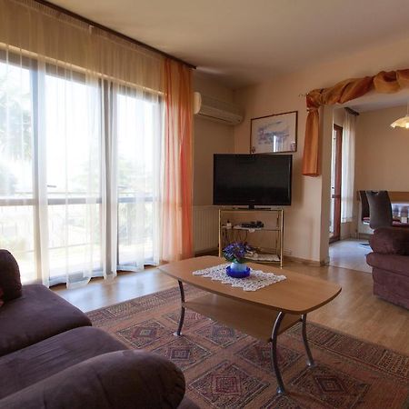 Apartments Nedeljka Малинска Экстерьер фото