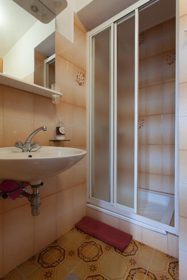 Apartments Nedeljka Малинска Экстерьер фото