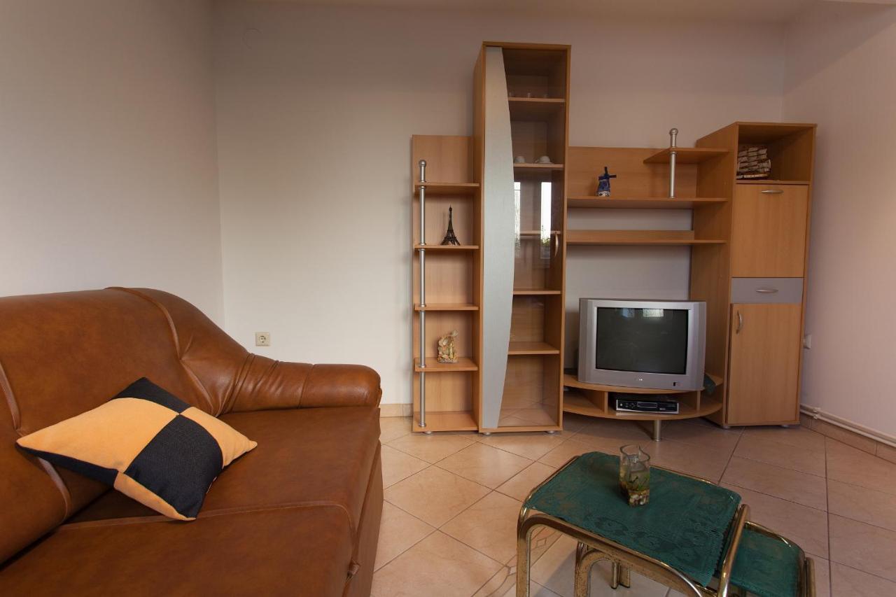 Apartments Nedeljka Малинска Экстерьер фото