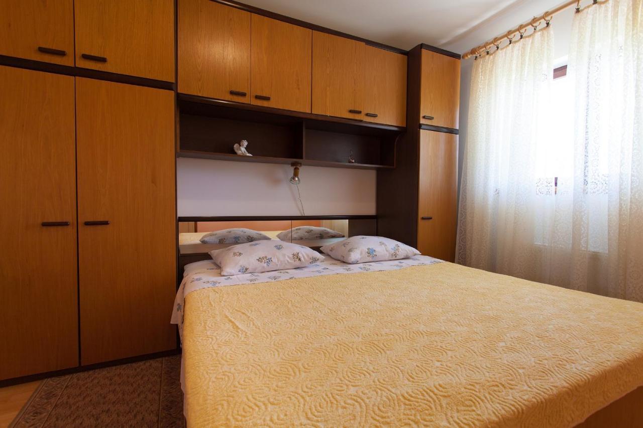 Apartments Nedeljka Малинска Экстерьер фото