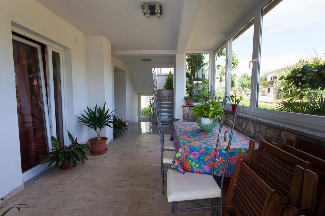 Apartments Nedeljka Малинска Экстерьер фото