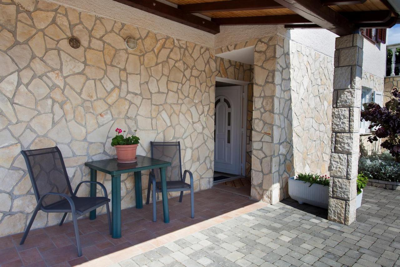 Apartments Nedeljka Малинска Экстерьер фото