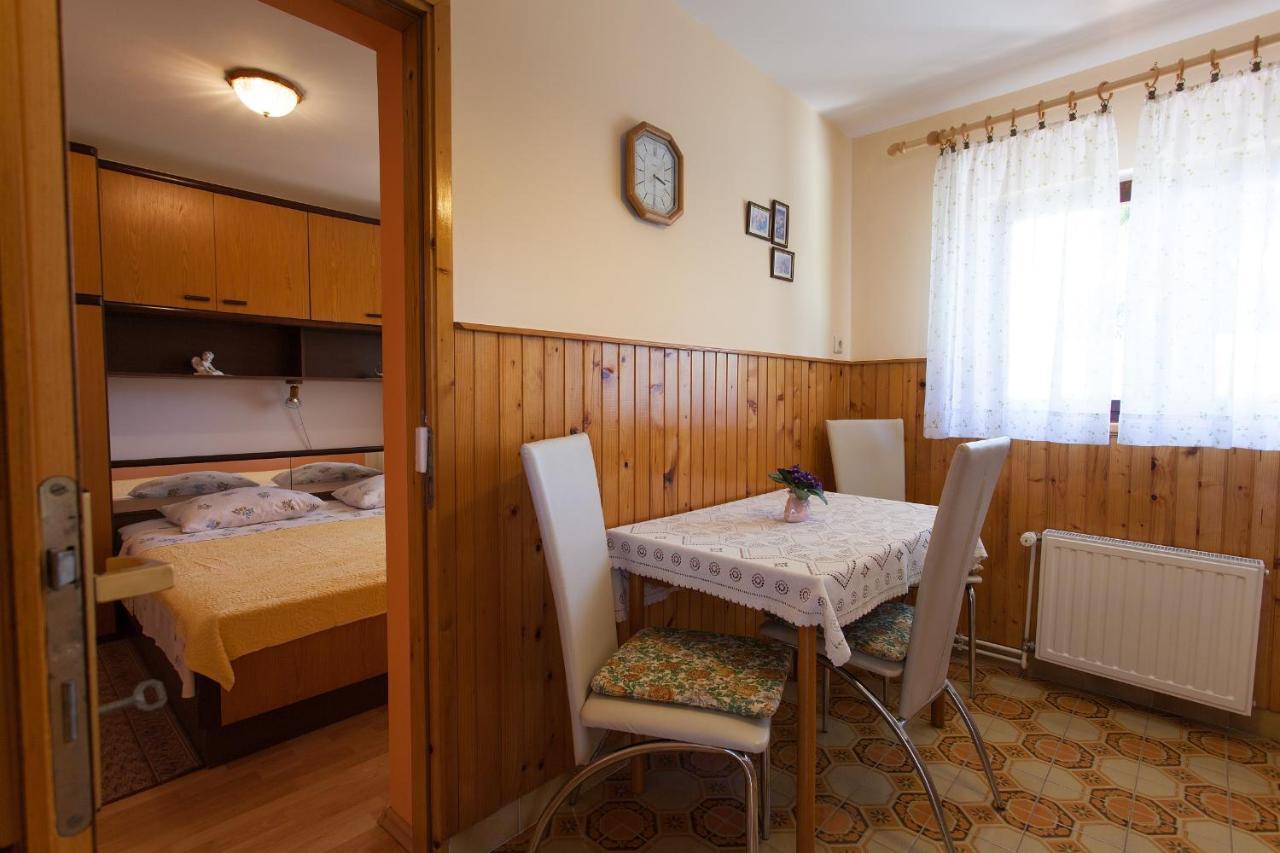 Apartments Nedeljka Малинска Экстерьер фото