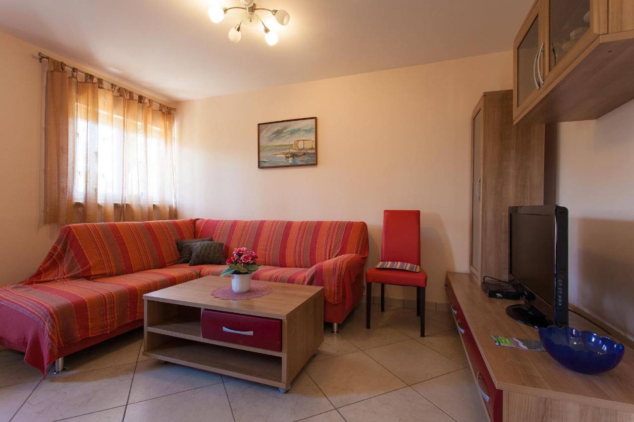 Apartments Nedeljka Малинска Экстерьер фото