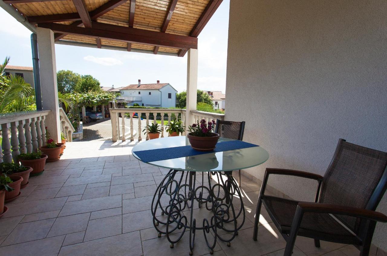Apartments Nedeljka Малинска Экстерьер фото