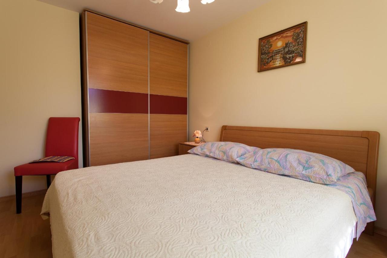 Apartments Nedeljka Малинска Экстерьер фото