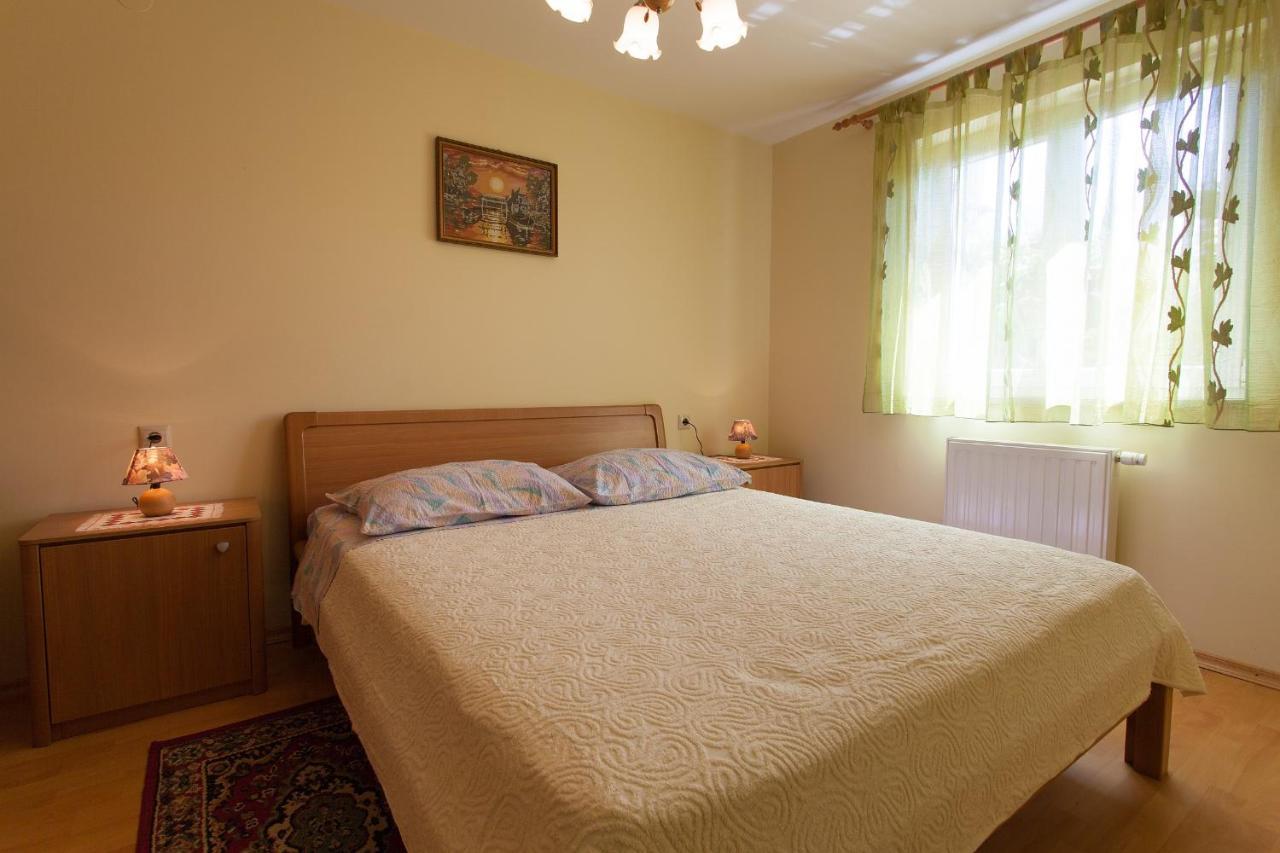 Apartments Nedeljka Малинска Экстерьер фото