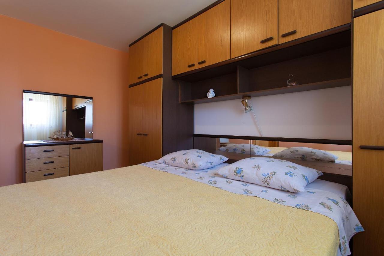 Apartments Nedeljka Малинска Экстерьер фото